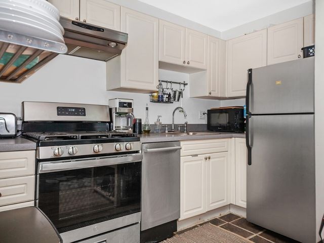 10 Austin St 1, Boston, MA 02129