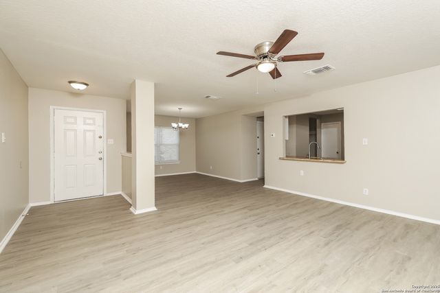 6702 Highland Grass, Converse, TX 78109