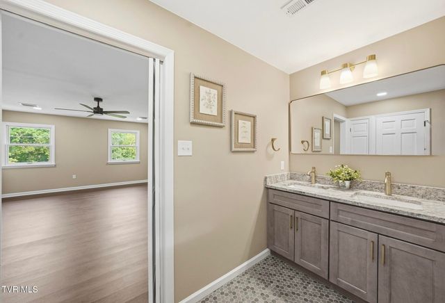 2236 Sheffield Street, Kingsport, TN 37660