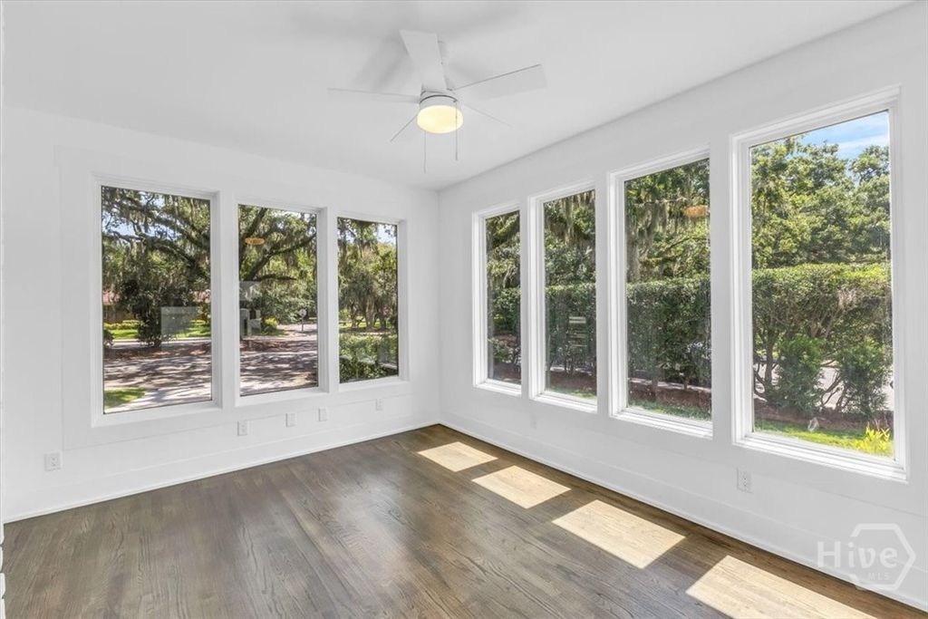 Image 10 of property listing at 405 Washington Avenue, Savannah, GA 31405
