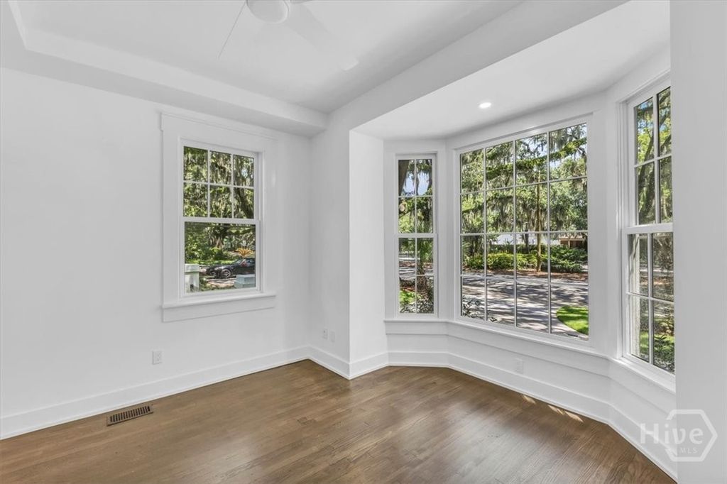 Image 13 of property listing at 405 Washington Avenue, Savannah, GA 31405