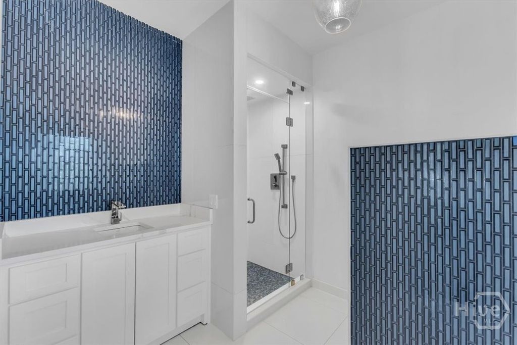 Image 14 of property listing at 405 Washington Avenue, Savannah, GA 31405