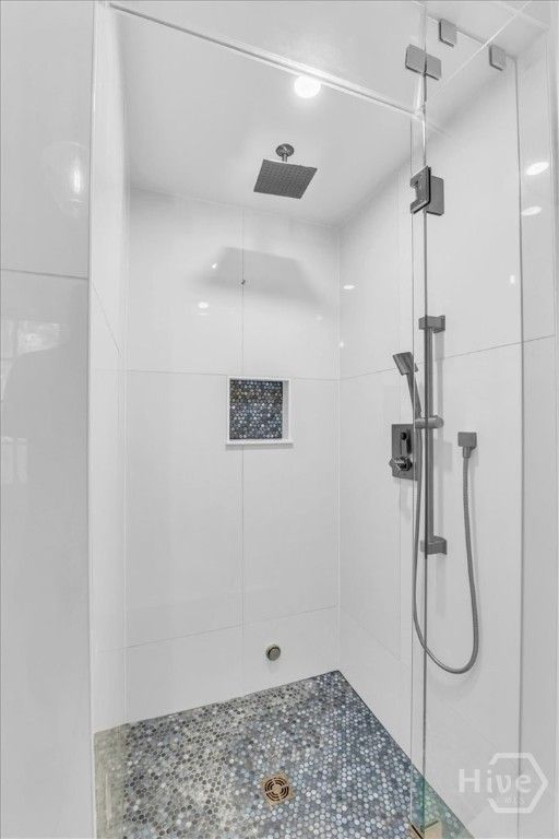 Image 15 of property listing at 405 Washington Avenue, Savannah, GA 31405