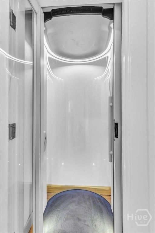 Image 18 of property listing at 405 Washington Avenue, Savannah, GA 31405