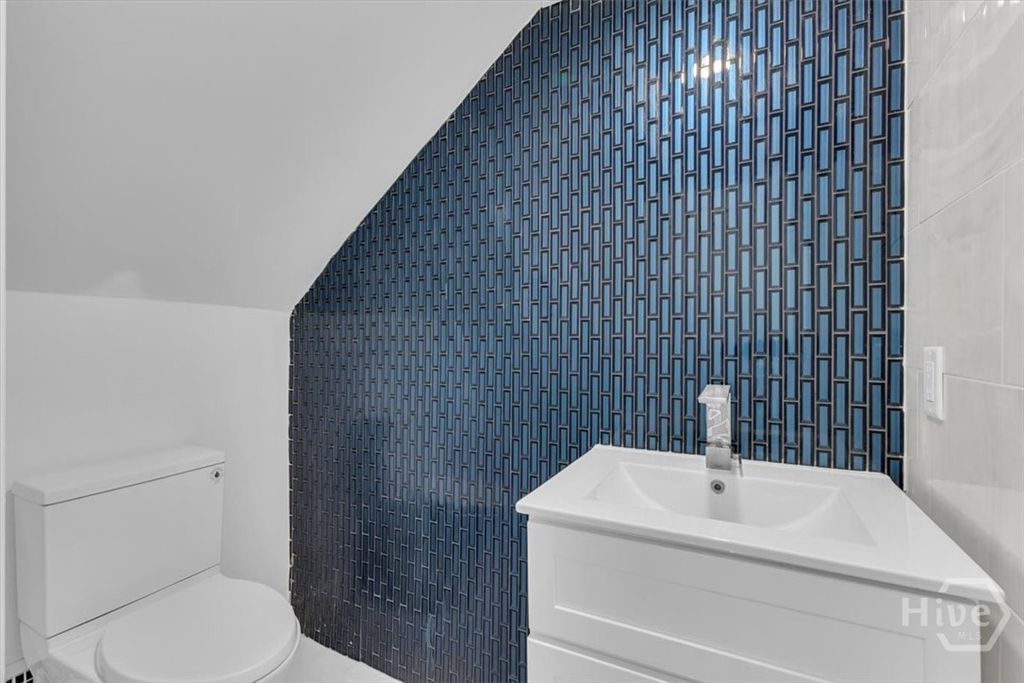 Image 23 of property listing at 405 Washington Avenue, Savannah, GA 31405