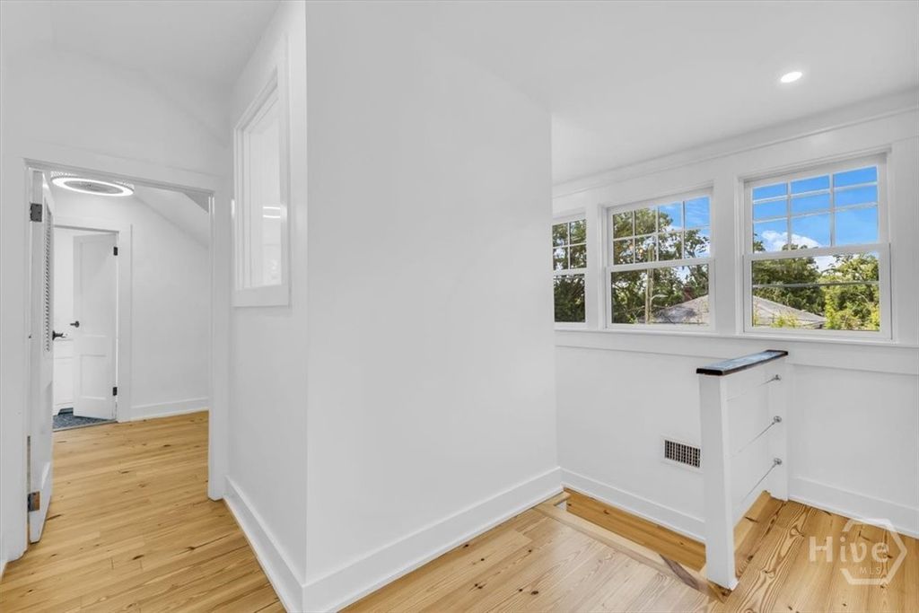 Image 24 of property listing at 405 Washington Avenue, Savannah, GA 31405