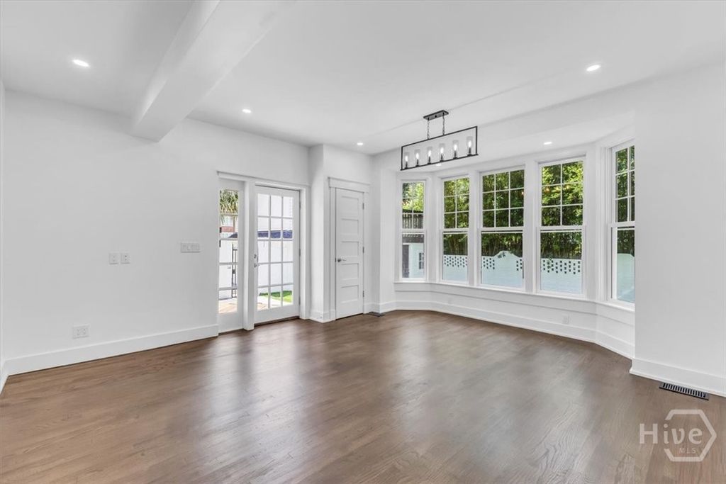 Image 26 of property listing at 405 Washington Avenue, Savannah, GA 31405