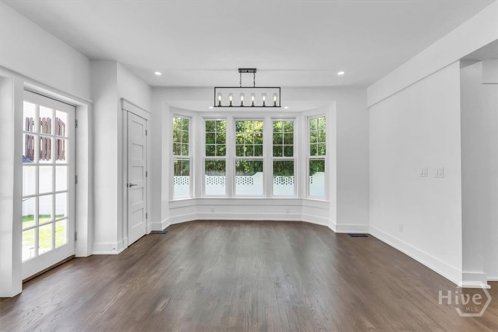 Image 27 of property listing at 405 Washington Avenue, Savannah, GA 31405