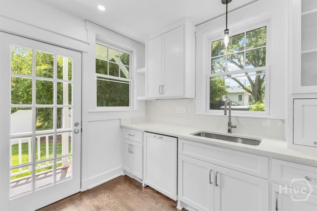 Image 31 of property listing at 405 Washington Avenue, Savannah, GA 31405