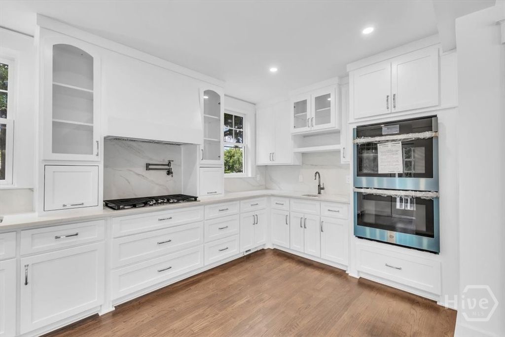 Image 32 of property listing at 405 Washington Avenue, Savannah, GA 31405