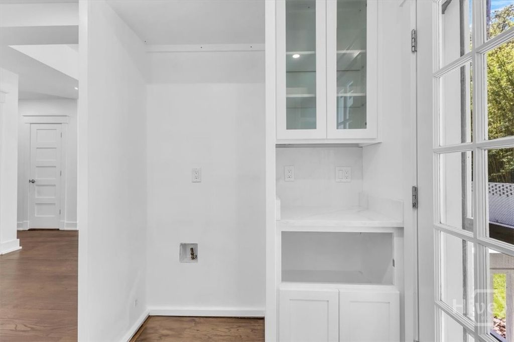 Image 36 of property listing at 405 Washington Avenue, Savannah, GA 31405