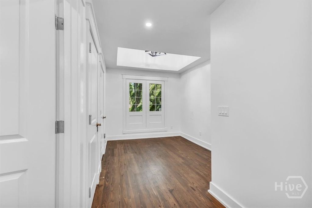 Image 38 of property listing at 405 Washington Avenue, Savannah, GA 31405