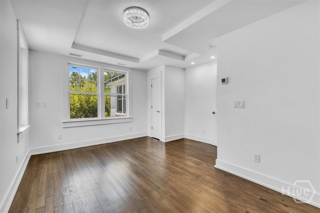 Image 39 of property listing at 405 Washington Avenue, Savannah, GA 31405