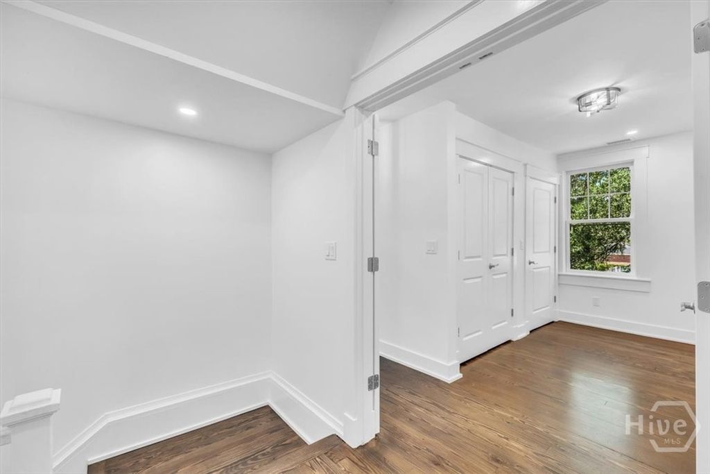 Image 40 of property listing at 405 Washington Avenue, Savannah, GA 31405