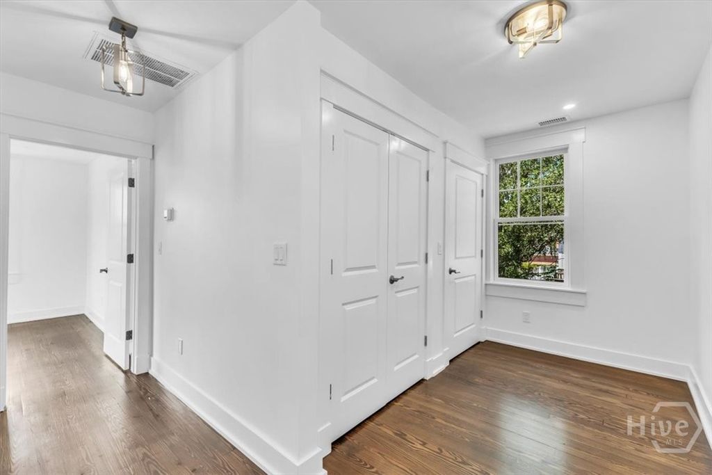 Image 41 of property listing at 405 Washington Avenue, Savannah, GA 31405