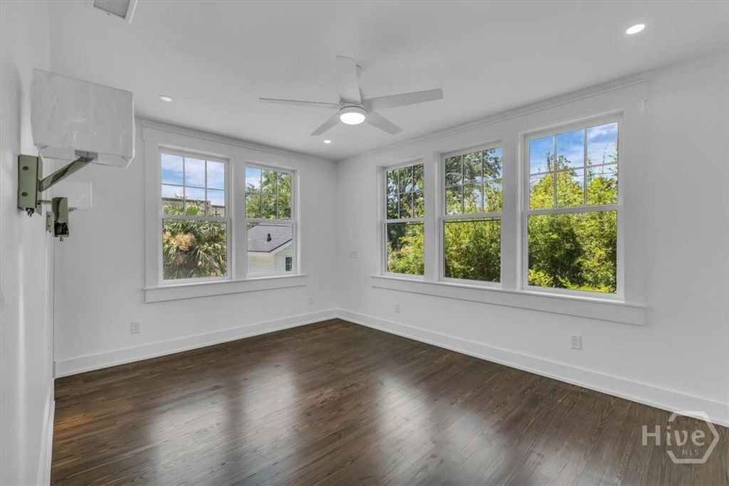 Image 42 of property listing at 405 Washington Avenue, Savannah, GA 31405