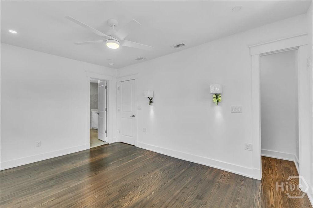Image 43 of property listing at 405 Washington Avenue, Savannah, GA 31405