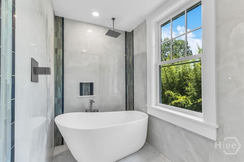 Image 46 of property listing at 405 Washington Avenue, Savannah, GA 31405