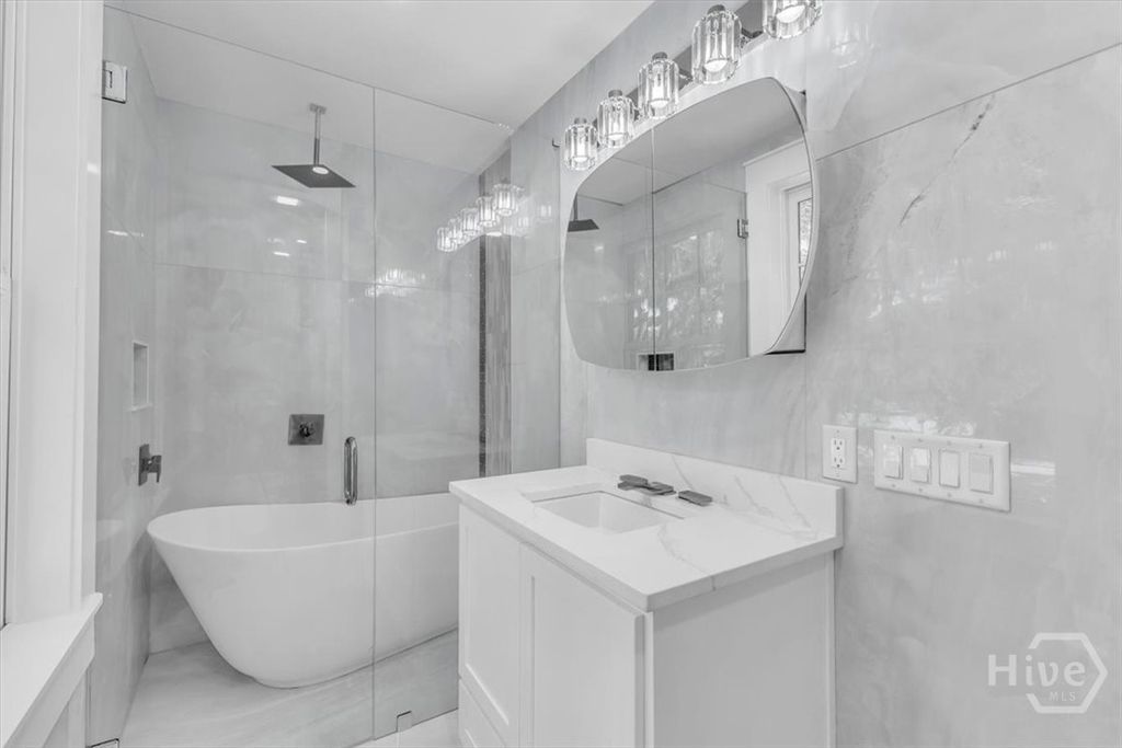 Image 48 of property listing at 405 Washington Avenue, Savannah, GA 31405