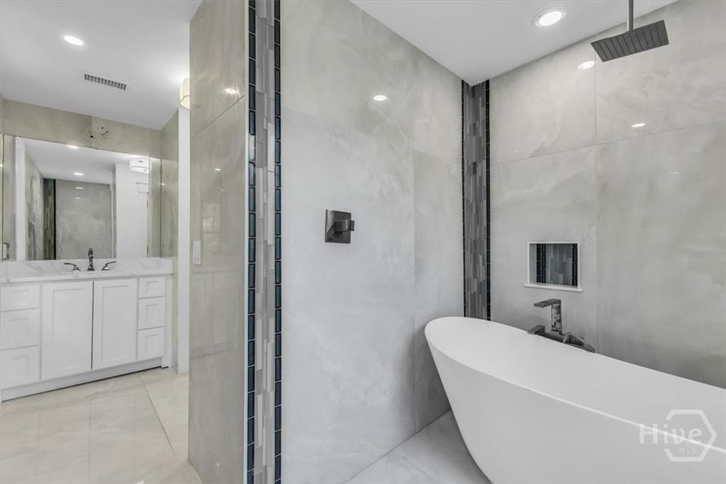 Image 49 of property listing at 405 Washington Avenue, Savannah, GA 31405