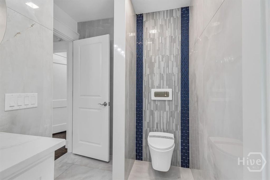 Image 52 of property listing at 405 Washington Avenue, Savannah, GA 31405