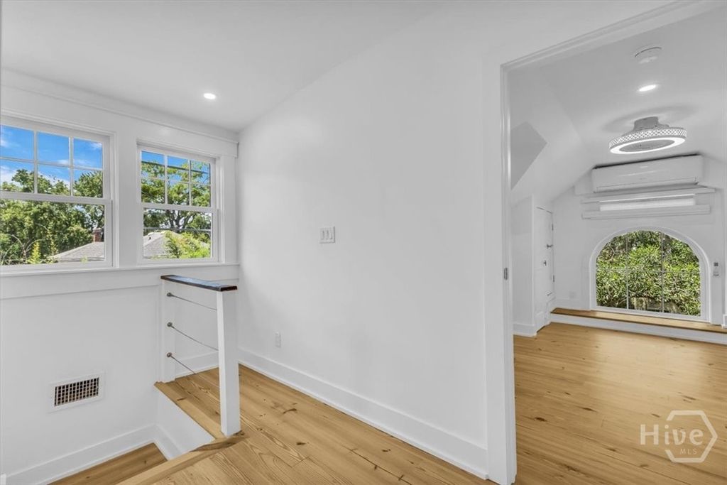 Image 53 of property listing at 405 Washington Avenue, Savannah, GA 31405