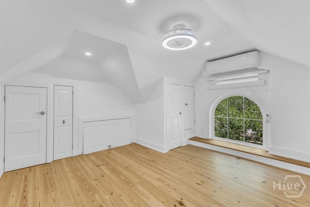 Image 57 of property listing at 405 Washington Avenue, Savannah, GA 31405