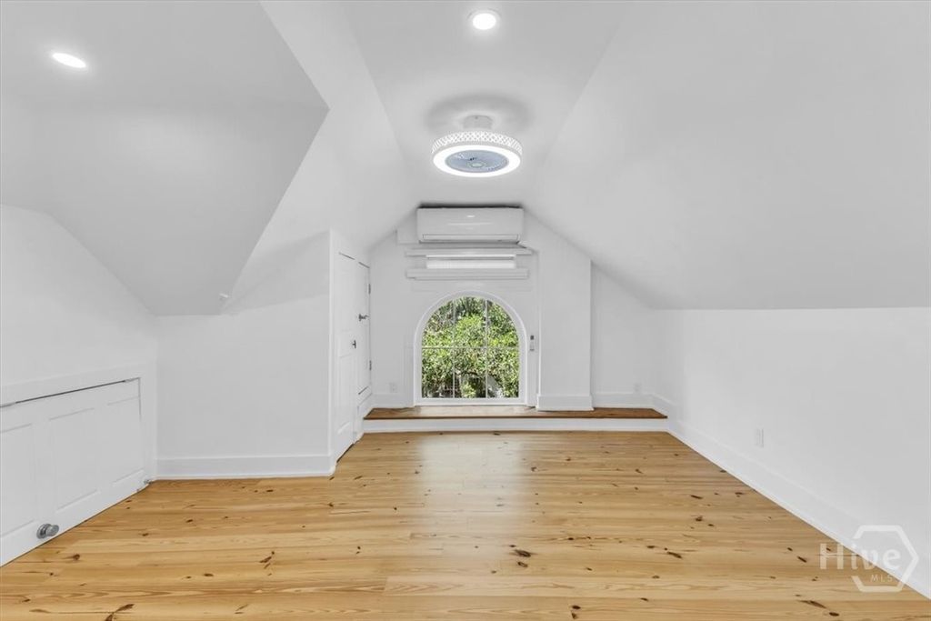 Image 58 of property listing at 405 Washington Avenue, Savannah, GA 31405