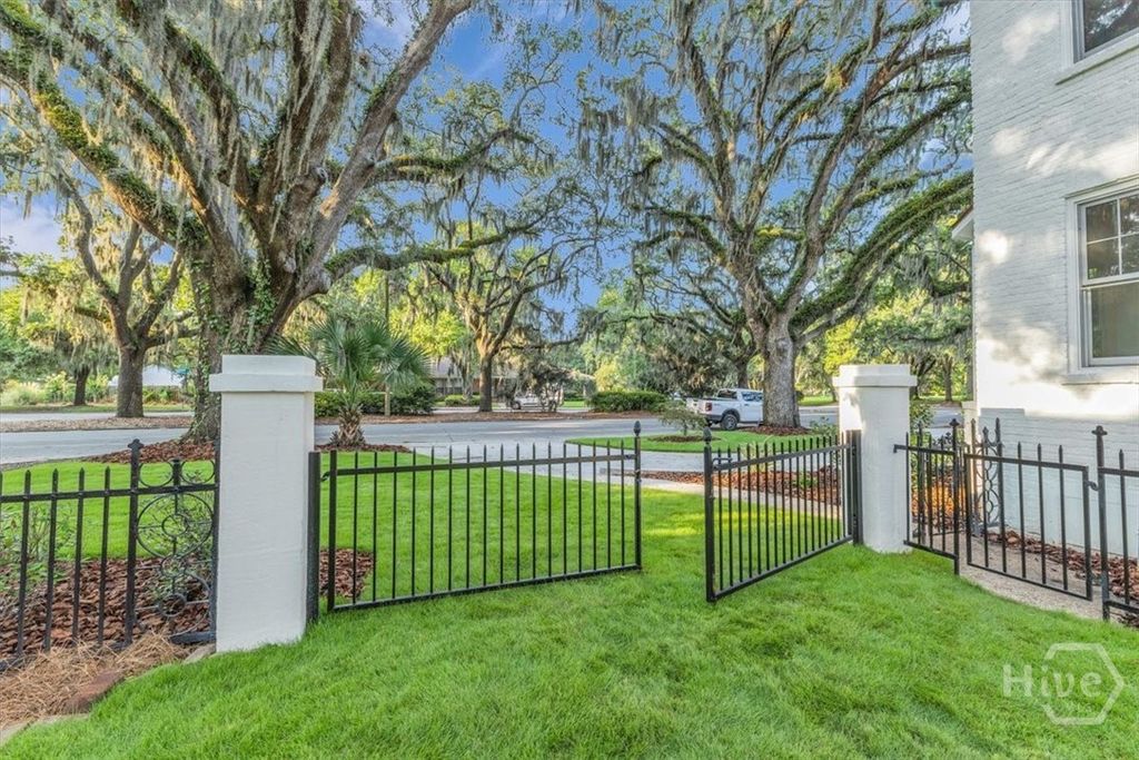 Image 63 of property listing at 405 Washington Avenue, Savannah, GA 31405