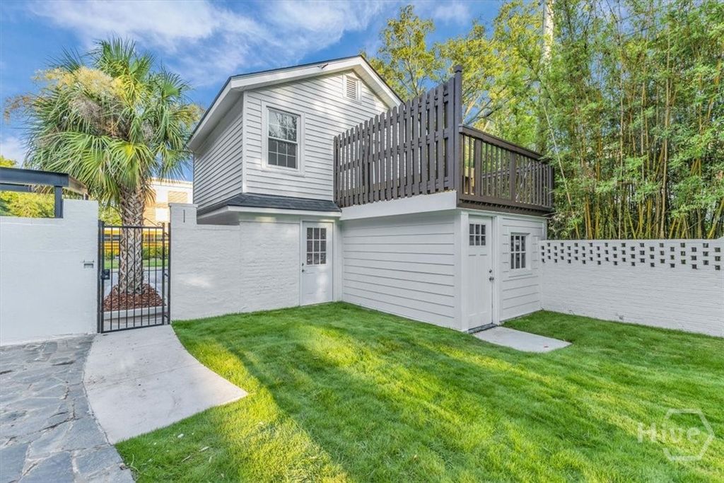 Image 64 of property listing at 405 Washington Avenue, Savannah, GA 31405