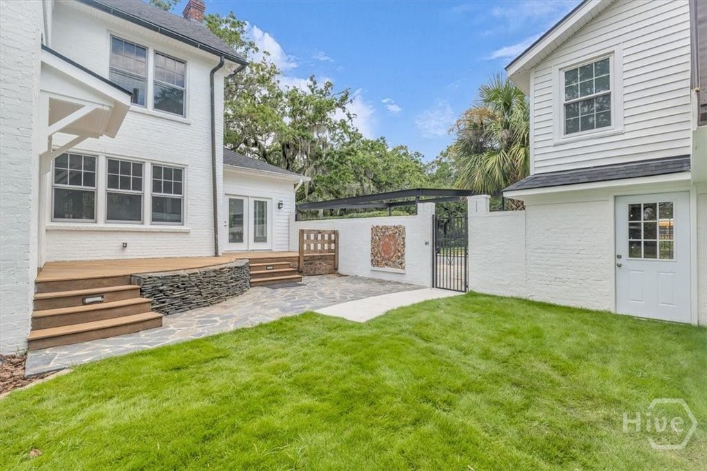 Image 65 of property listing at 405 Washington Avenue, Savannah, GA 31405