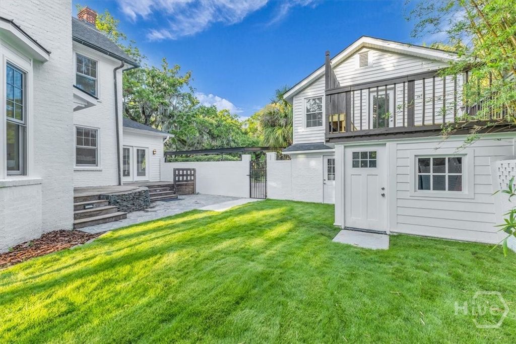 Image 66 of property listing at 405 Washington Avenue, Savannah, GA 31405