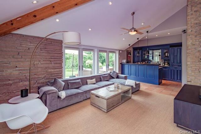 27 W Tiana Road, Hampton Bays, NY 11946