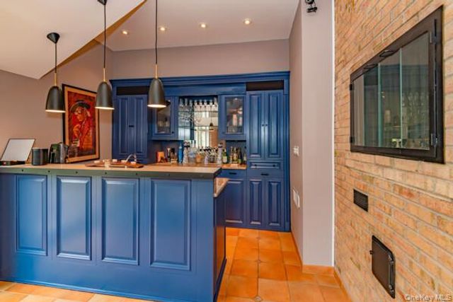 27 W Tiana Road, Hampton Bays, NY 11946