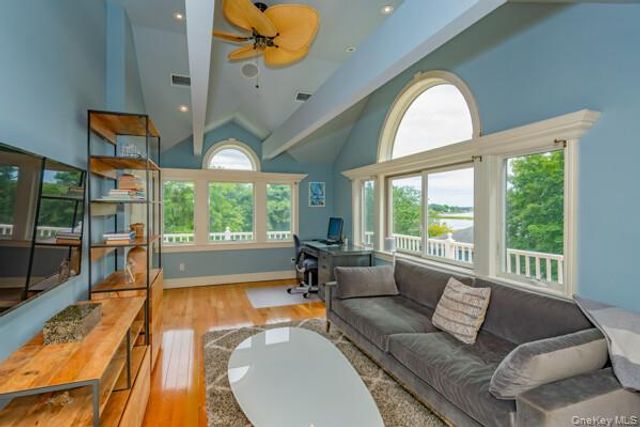 27 W Tiana Road, Hampton Bays, NY 11946