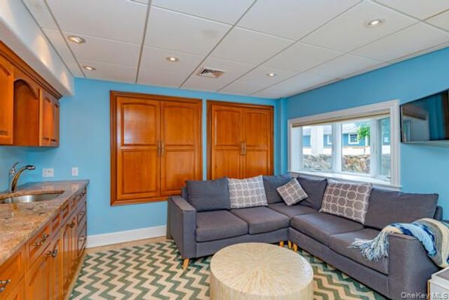 27 W Tiana Road, Hampton Bays, NY 11946