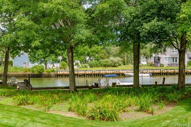 27 W Tiana Road, Hampton Bays, NY 11946