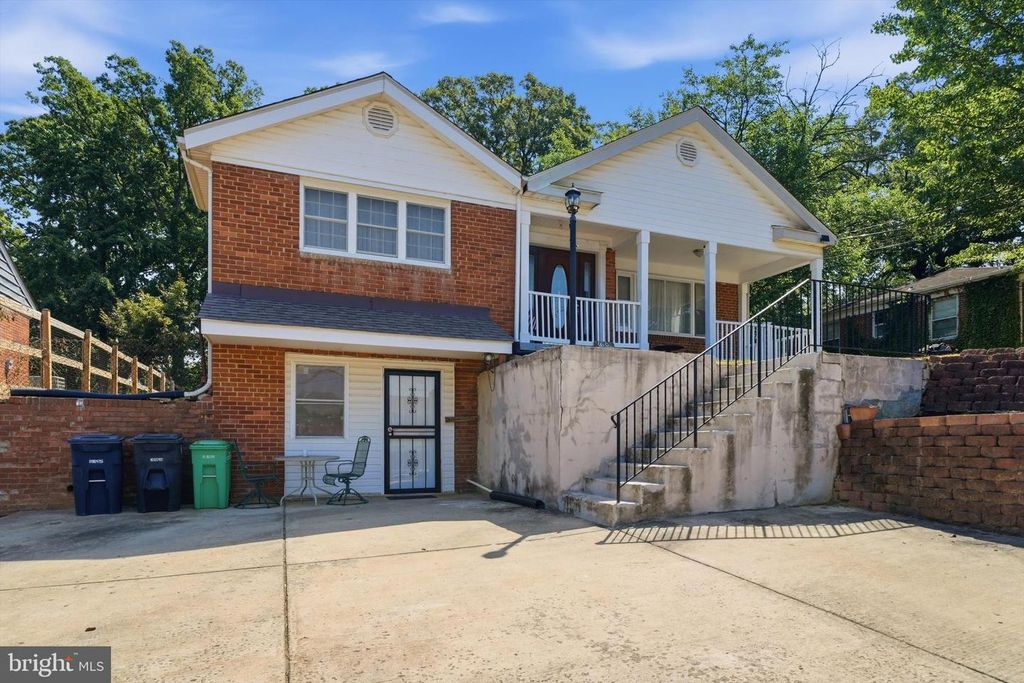 6600 LIVINGSTON RD, Oxon Hill, MD 20745