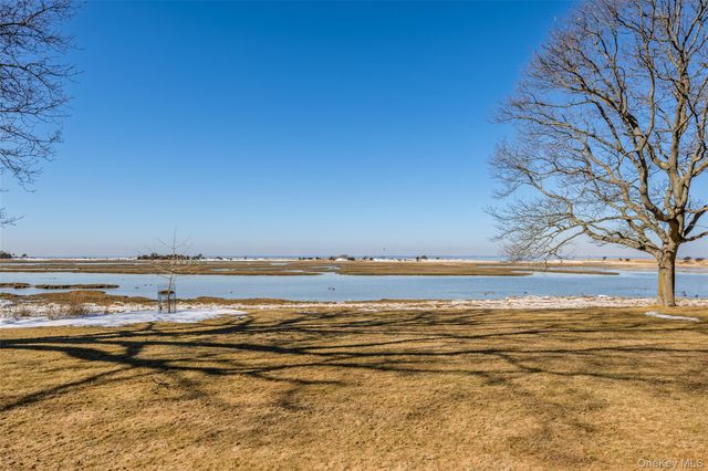 5 Shore Drive, Setauket, NY 11733