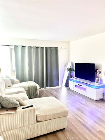 1250 E 3rd Street 8, Long Beach, CA 90802