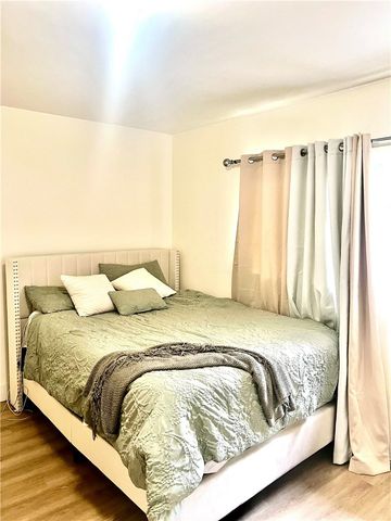 1250 E 3rd Street 8, Long Beach, CA 90802