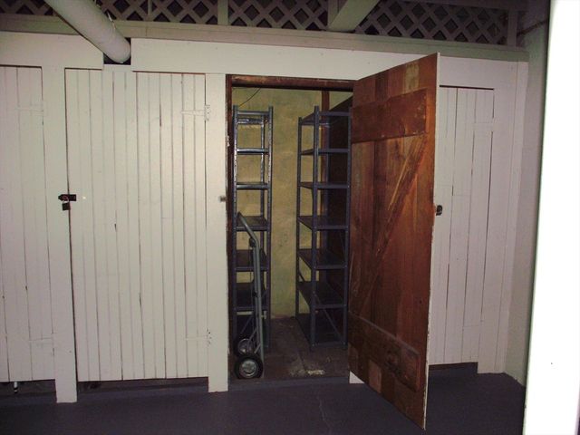 10 Presidents Ln 10, Quincy, MA 02169