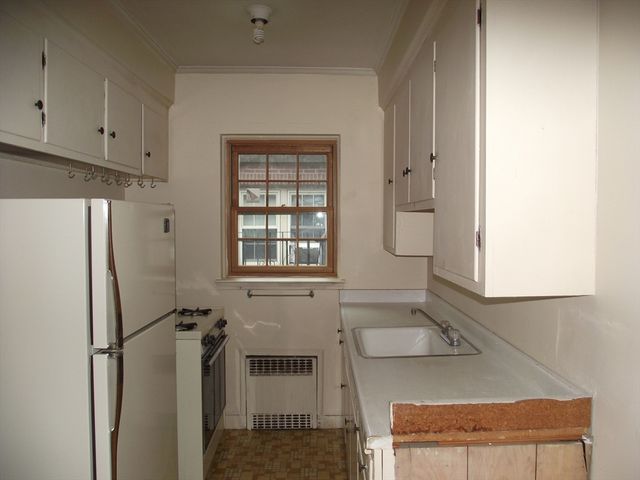 10 Presidents Ln 10, Quincy, MA 02169