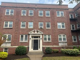 10 Presidents Ln 10, Quincy, MA 02169