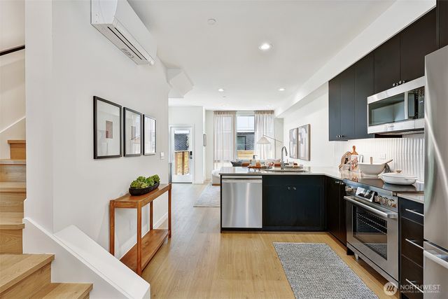 1301 E 31st Avenue S, Seattle, WA 98144