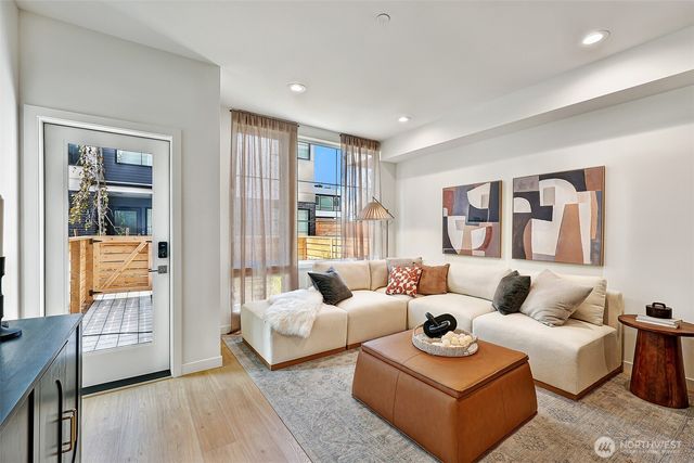 1301 E 31st Avenue S, Seattle, WA 98144