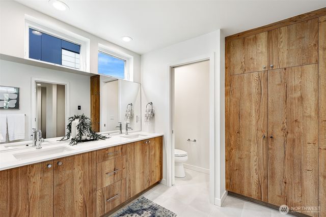 1301 E 31st Avenue S, Seattle, WA 98144