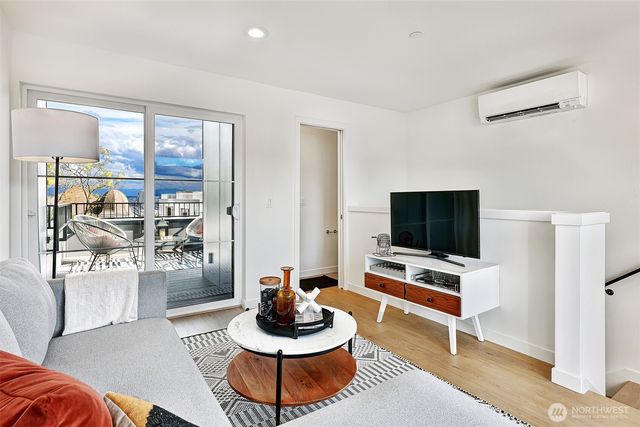 1301 E 31st Avenue S, Seattle, WA 98144