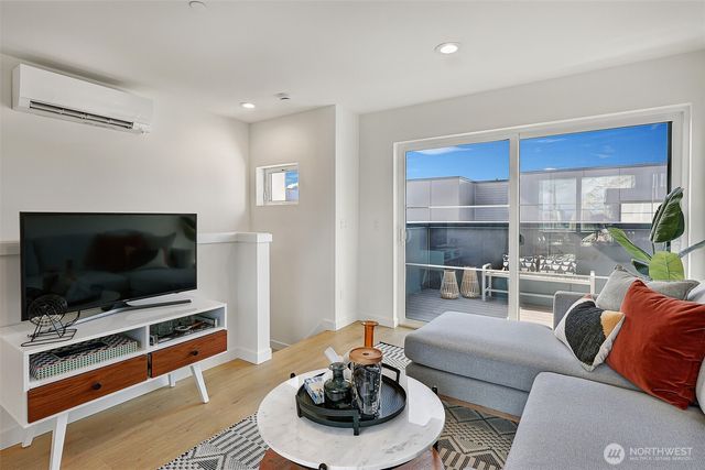 1301 E 31st Avenue S, Seattle, WA 98144