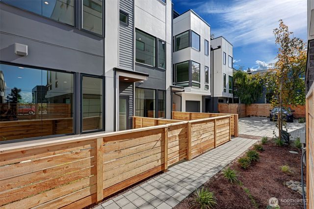 1301 E 31st Avenue S, Seattle, WA 98144